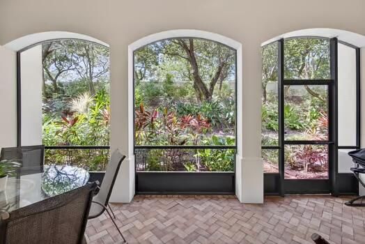 出租: $13,000 (2 贝兹, 2 浴室, 2396 平方英尺)