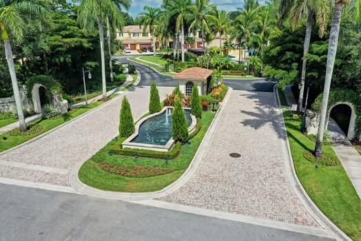 出租: $13,000 (2 贝兹, 2 浴室, 2396 平方英尺)