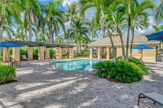 出租: $13,000 (2 贝兹, 2 浴室, 2396 平方英尺)