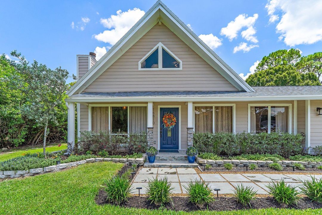 For Sale: $989,900 (3 beds, 3 baths, 2476 Square Feet)