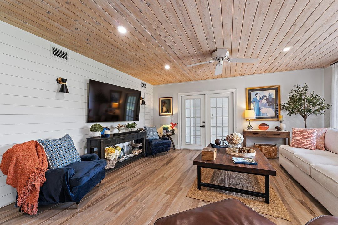 For Sale: $989,900 (3 beds, 3 baths, 2476 Square Feet)