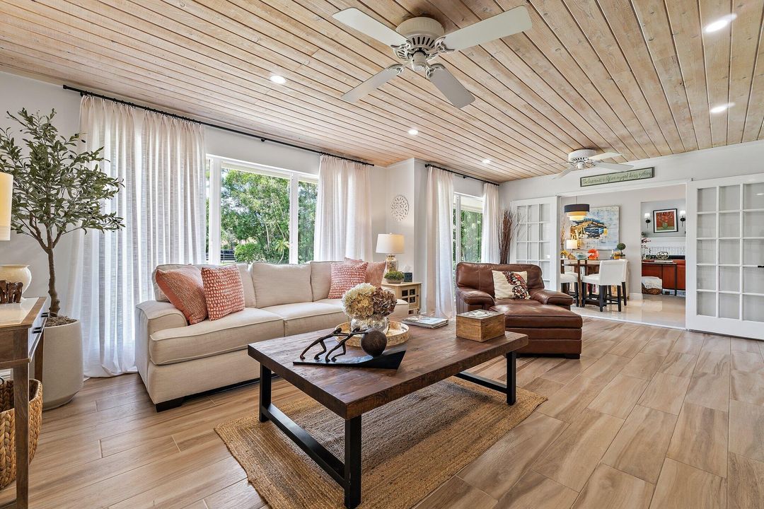 For Sale: $989,900 (3 beds, 3 baths, 2476 Square Feet)