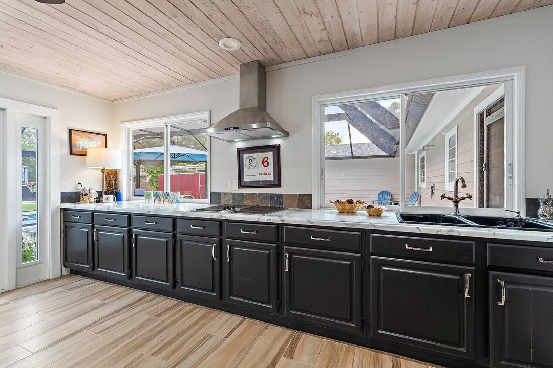 For Sale: $989,900 (3 beds, 3 baths, 2476 Square Feet)