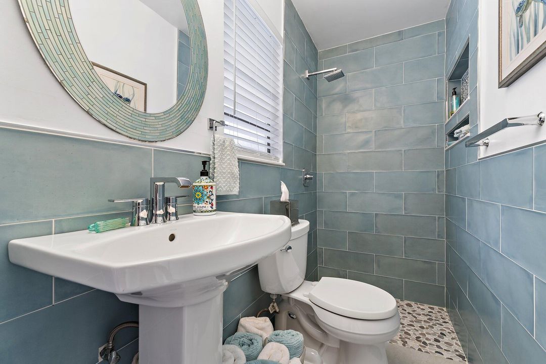 For Sale: $989,900 (3 beds, 3 baths, 2476 Square Feet)