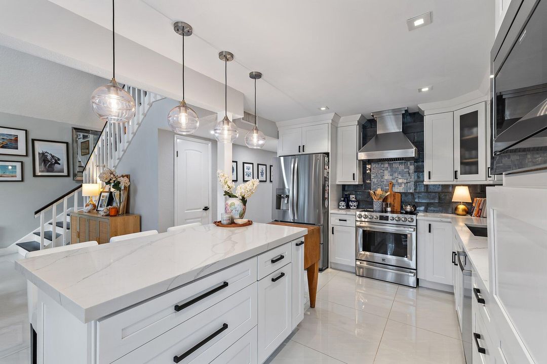 For Sale: $989,900 (3 beds, 3 baths, 2476 Square Feet)