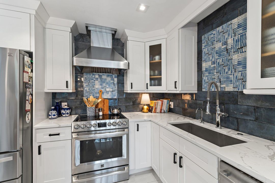 For Sale: $989,900 (3 beds, 3 baths, 2476 Square Feet)