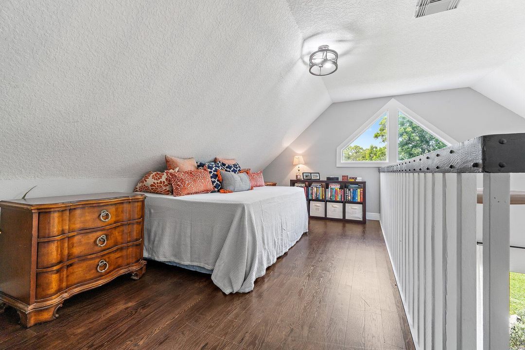 For Sale: $989,900 (3 beds, 3 baths, 2476 Square Feet)