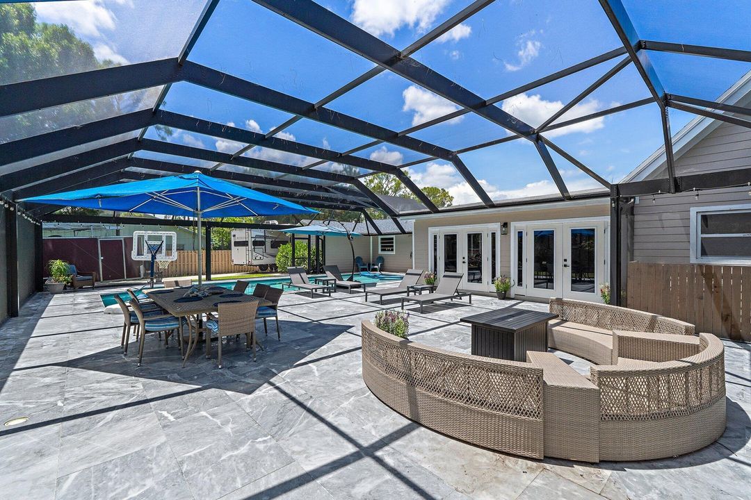 For Sale: $989,900 (3 beds, 3 baths, 2476 Square Feet)