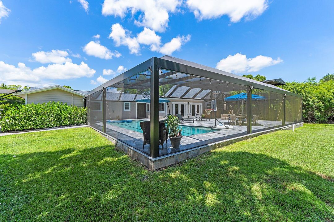 For Sale: $989,900 (3 beds, 3 baths, 2476 Square Feet)