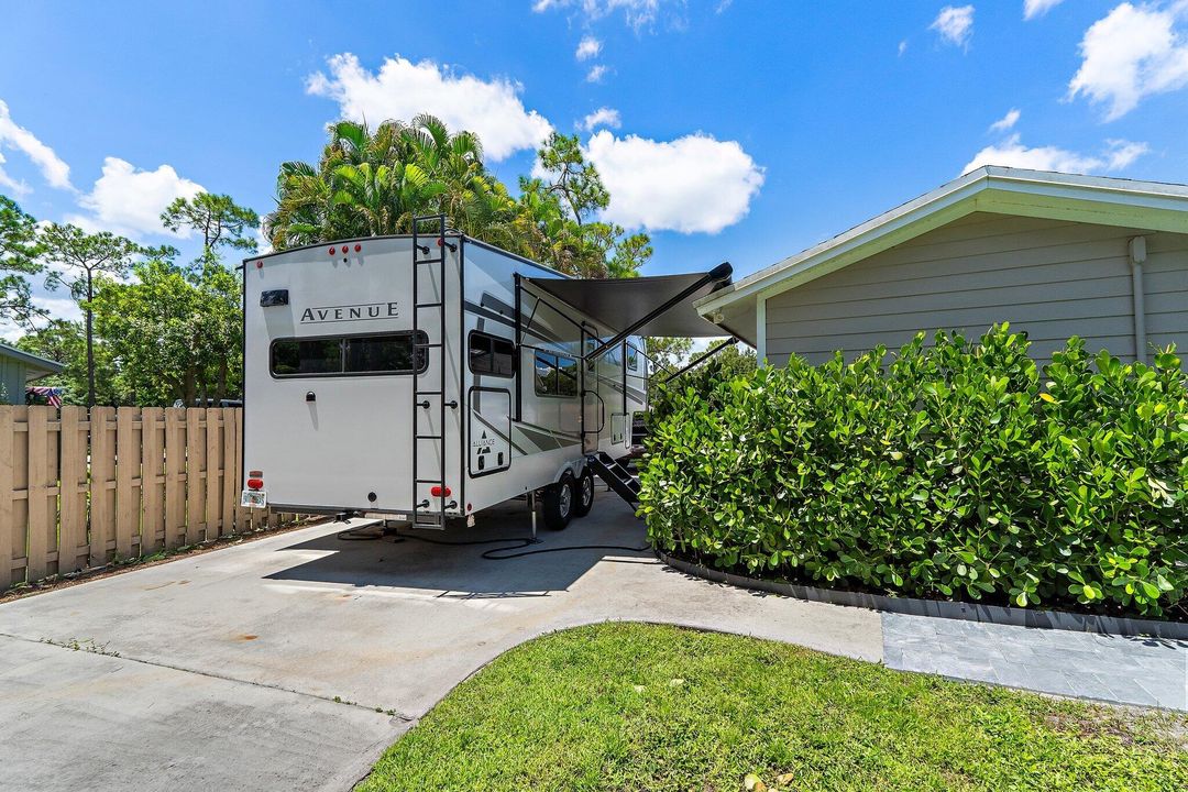 For Sale: $989,900 (3 beds, 3 baths, 2476 Square Feet)