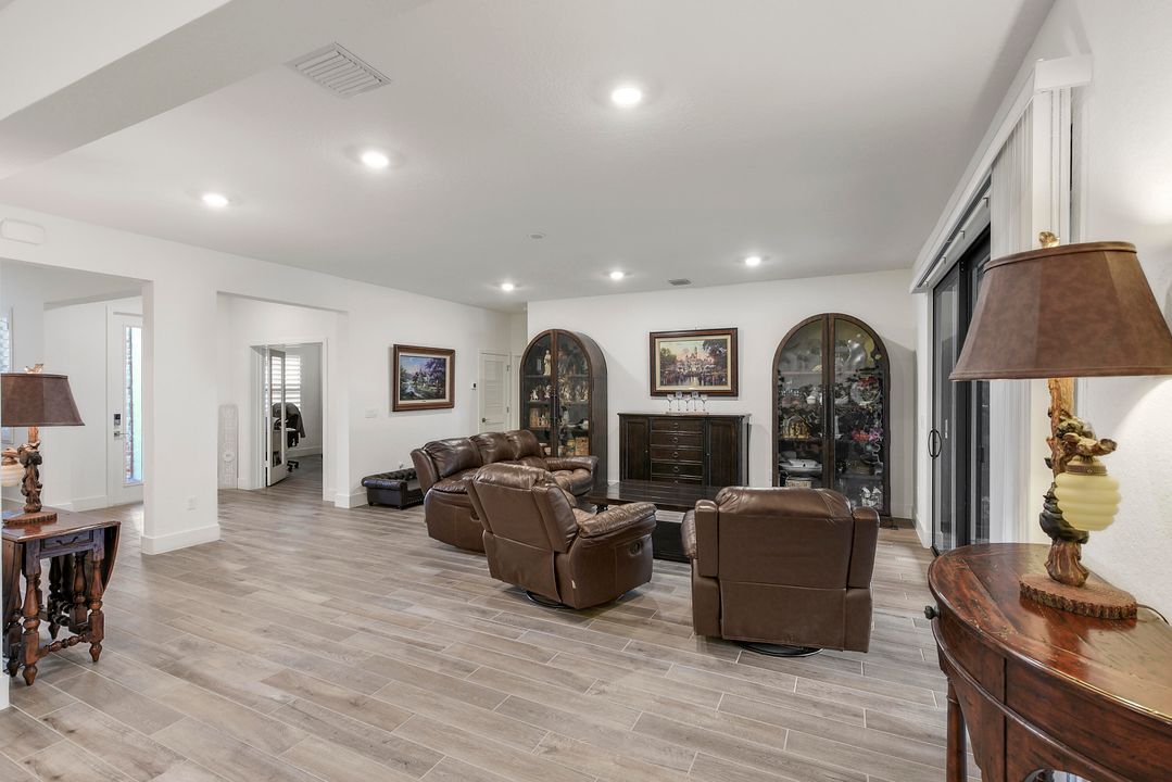 Activo con contrato: $792,000 (4 camas, 3 baños, 2986 Pies cuadrados)