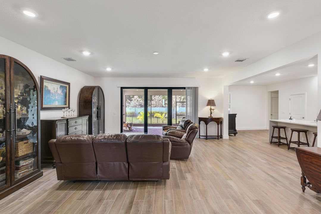 Activo con contrato: $792,000 (4 camas, 3 baños, 2986 Pies cuadrados)