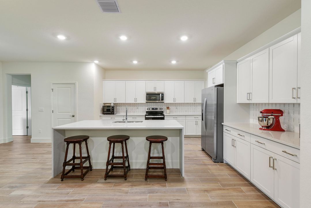 Activo con contrato: $792,000 (4 camas, 3 baños, 2986 Pies cuadrados)