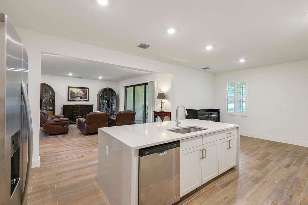 Activo con contrato: $792,000 (4 camas, 3 baños, 2986 Pies cuadrados)