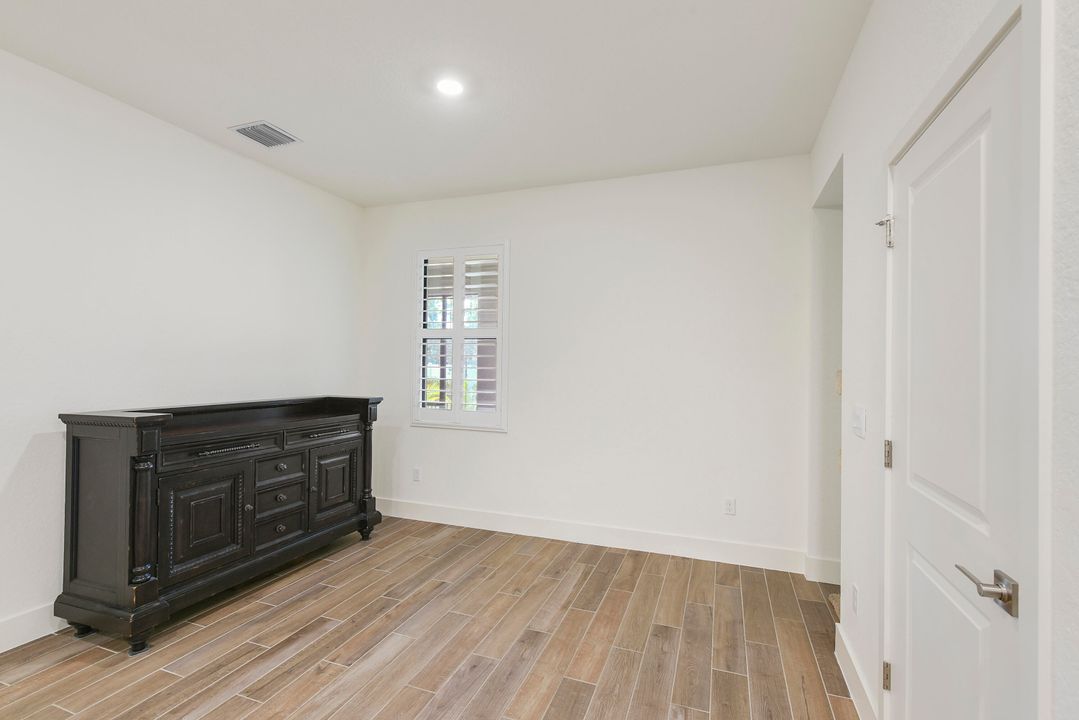 Activo con contrato: $792,000 (4 camas, 3 baños, 2986 Pies cuadrados)