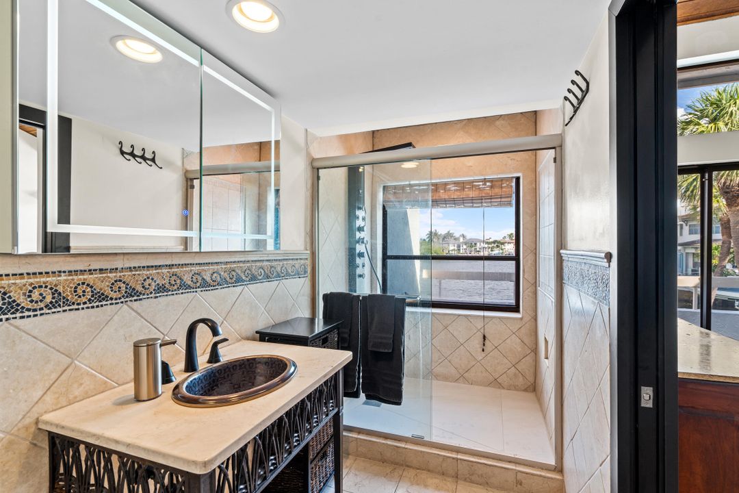 待售: $1,525,000 (2 贝兹, 2 浴室, 2300 平方英尺)