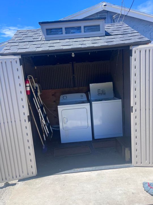 For Sale: $310,000 (2 beds, 1 baths, 531 Square Feet)