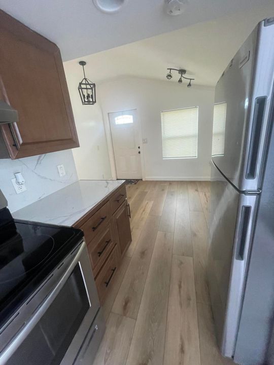 For Sale: $310,000 (2 beds, 1 baths, 531 Square Feet)