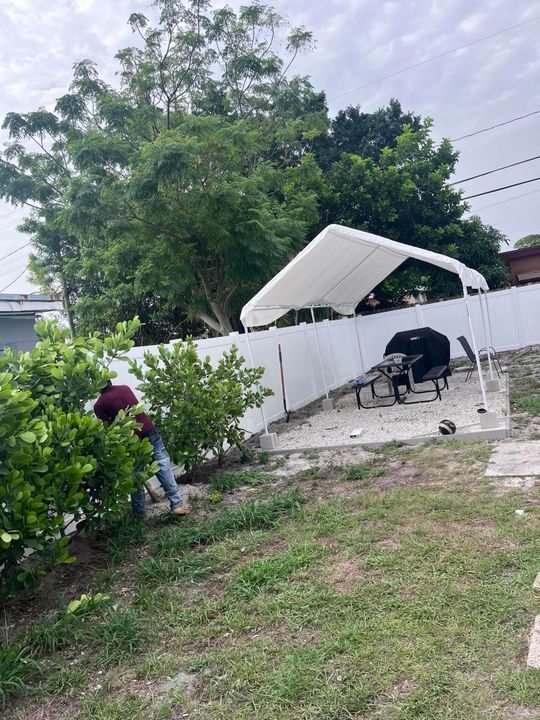 For Sale: $310,000 (2 beds, 1 baths, 531 Square Feet)