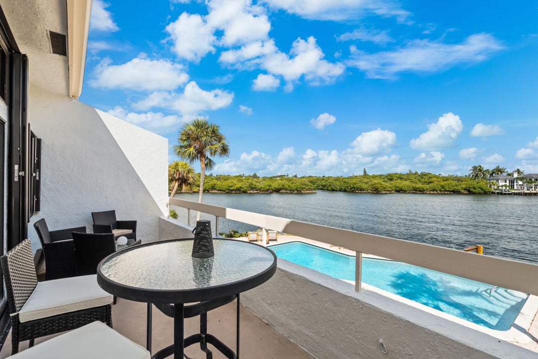 待售: $1,525,000 (2 贝兹, 2 浴室, 2300 平方英尺)