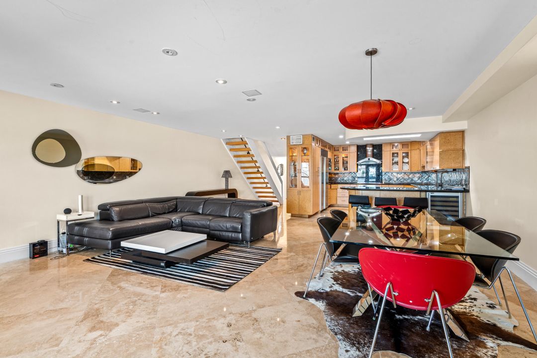 待售: $1,525,000 (2 贝兹, 2 浴室, 2300 平方英尺)