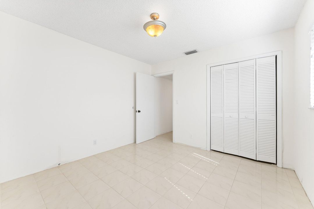 合同活跃: $925,000 (6 贝兹, 4 浴室, 2776 平方英尺)