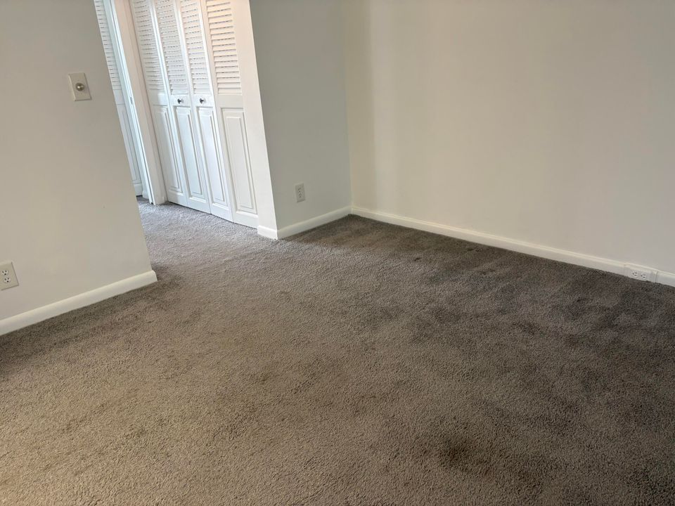 待售: $87,500 (1 贝兹, 1 浴室, 735 平方英尺)