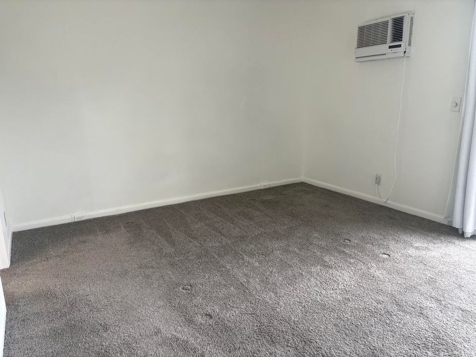 待售: $87,500 (1 贝兹, 1 浴室, 735 平方英尺)