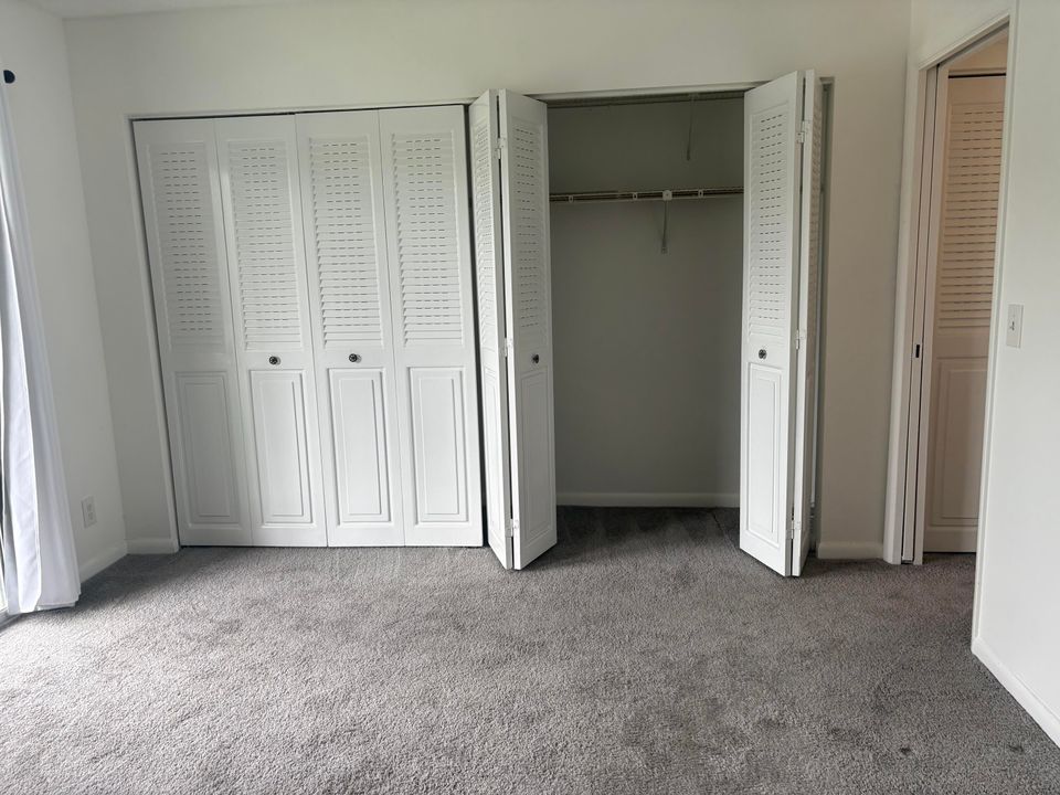 待售: $87,500 (1 贝兹, 1 浴室, 735 平方英尺)