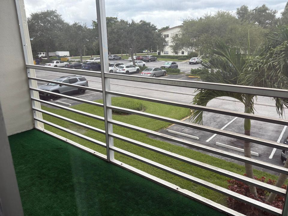 待售: $87,500 (1 贝兹, 1 浴室, 735 平方英尺)