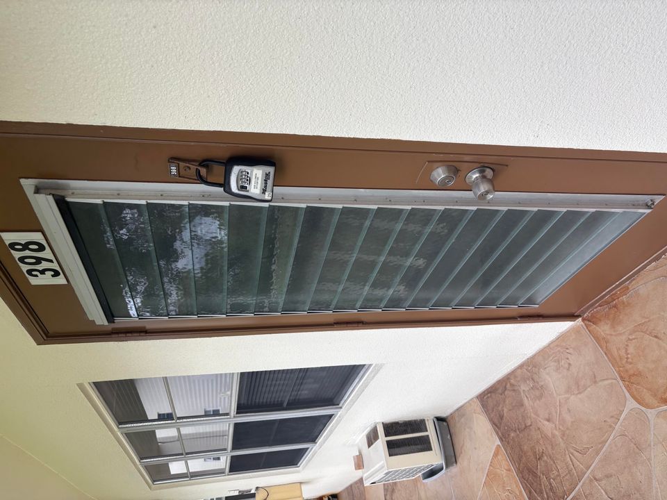 待售: $87,500 (1 贝兹, 1 浴室, 735 平方英尺)