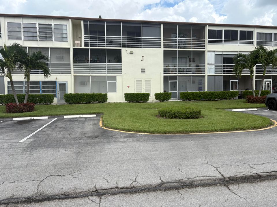 待售: $87,500 (1 贝兹, 1 浴室, 735 平方英尺)