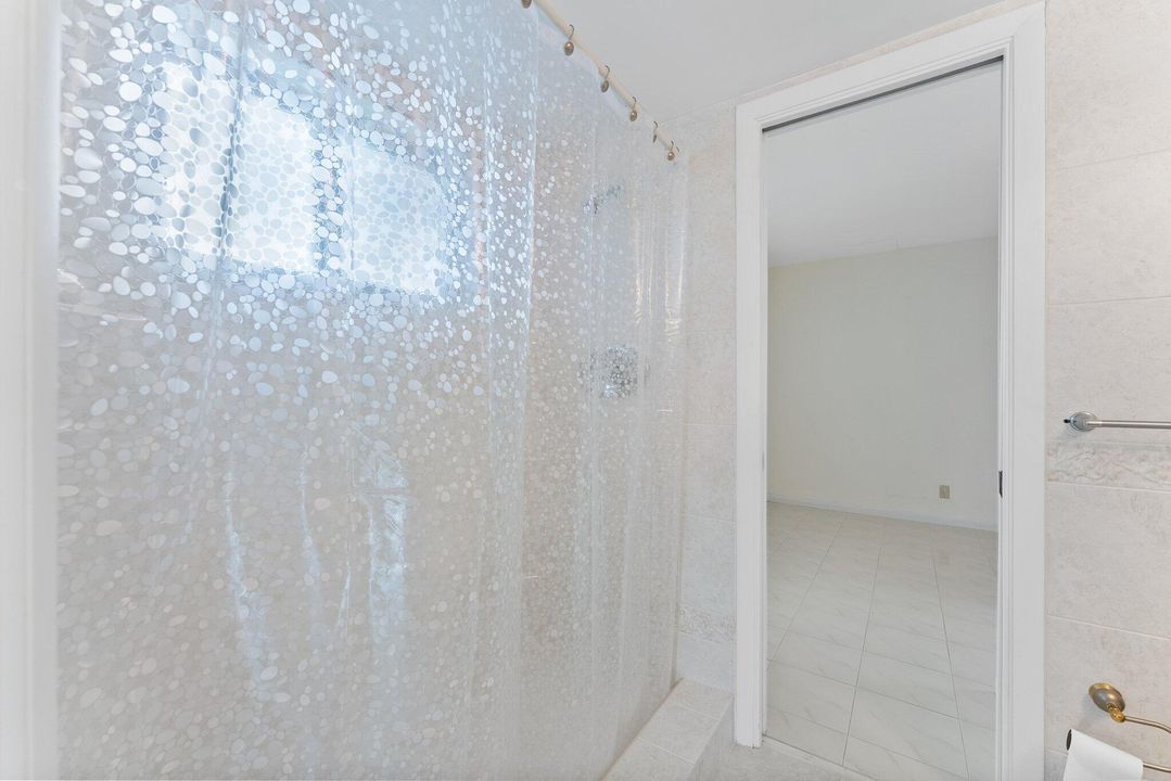 合同活跃: $925,000 (6 贝兹, 4 浴室, 2776 平方英尺)