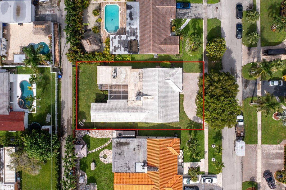 合同活跃: $925,000 (6 贝兹, 4 浴室, 2776 平方英尺)