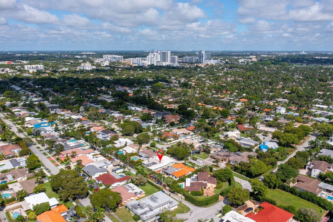 合同活跃: $925,000 (6 贝兹, 4 浴室, 2776 平方英尺)