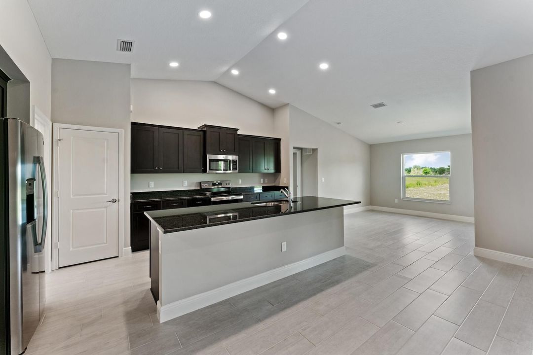 En Venta: $970,000 (4 camas, 2 baños, 2011 Pies cuadrados)