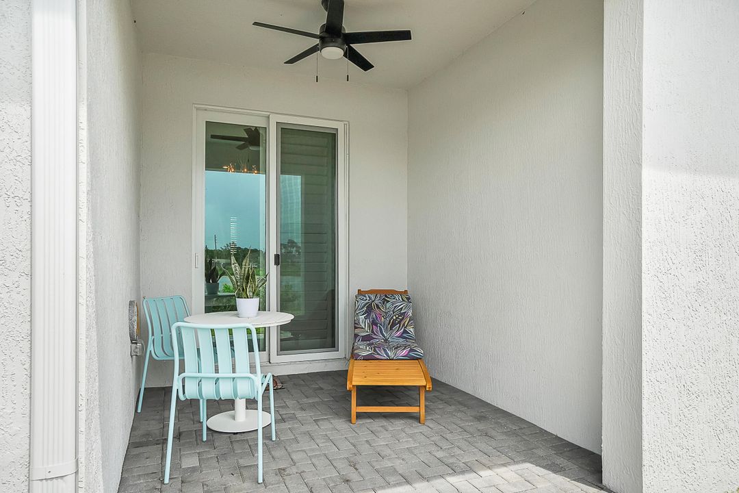 Activo con contrato: $2,995 (3 camas, 2 baños, 1865 Pies cuadrados)