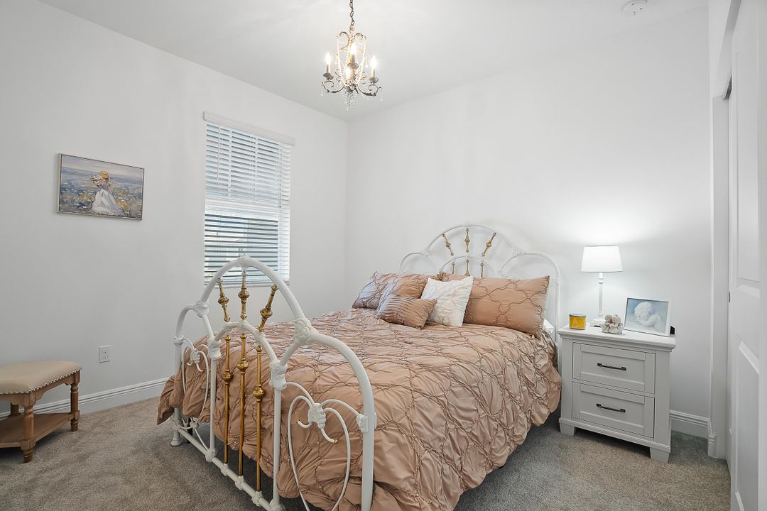 Activo con contrato: $2,995 (3 camas, 2 baños, 1865 Pies cuadrados)