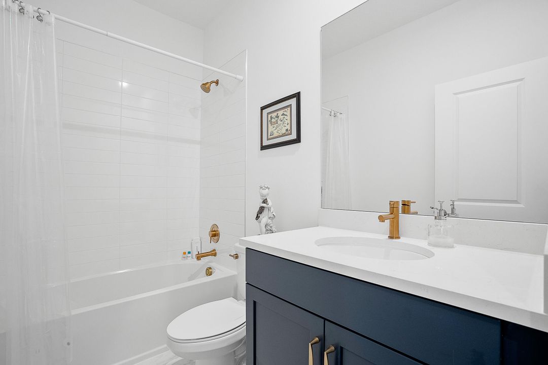 Activo con contrato: $2,995 (3 camas, 2 baños, 1865 Pies cuadrados)