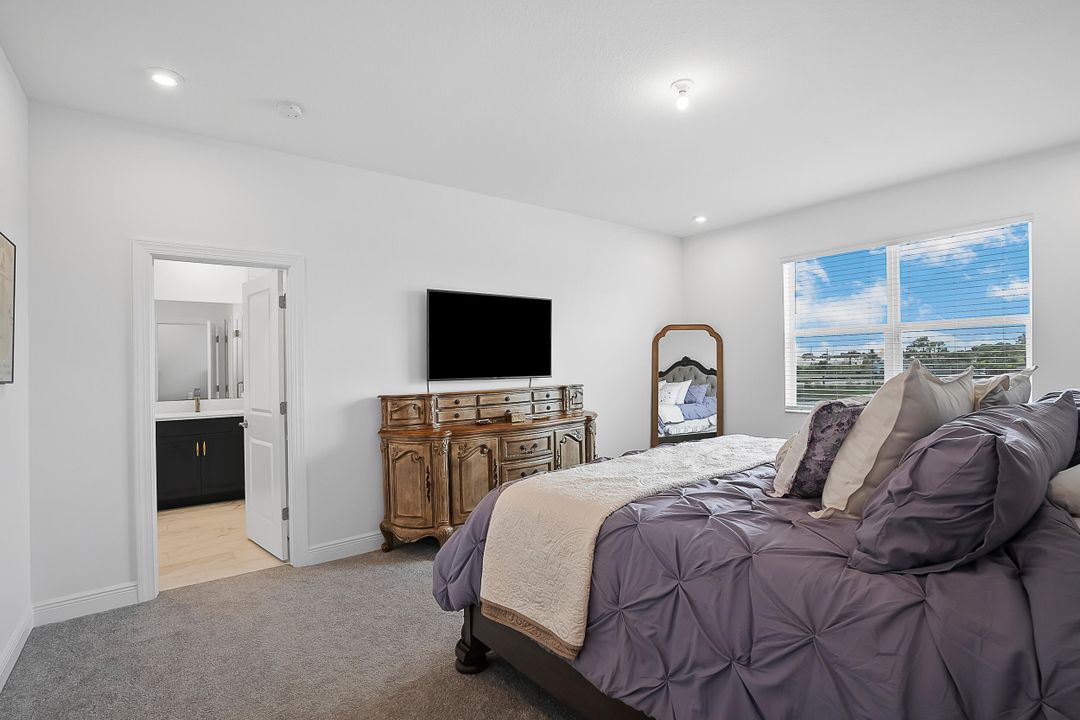 Activo con contrato: $2,995 (3 camas, 2 baños, 1865 Pies cuadrados)