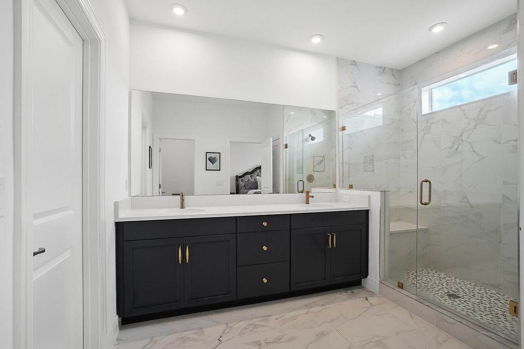 Activo con contrato: $2,995 (3 camas, 2 baños, 1865 Pies cuadrados)