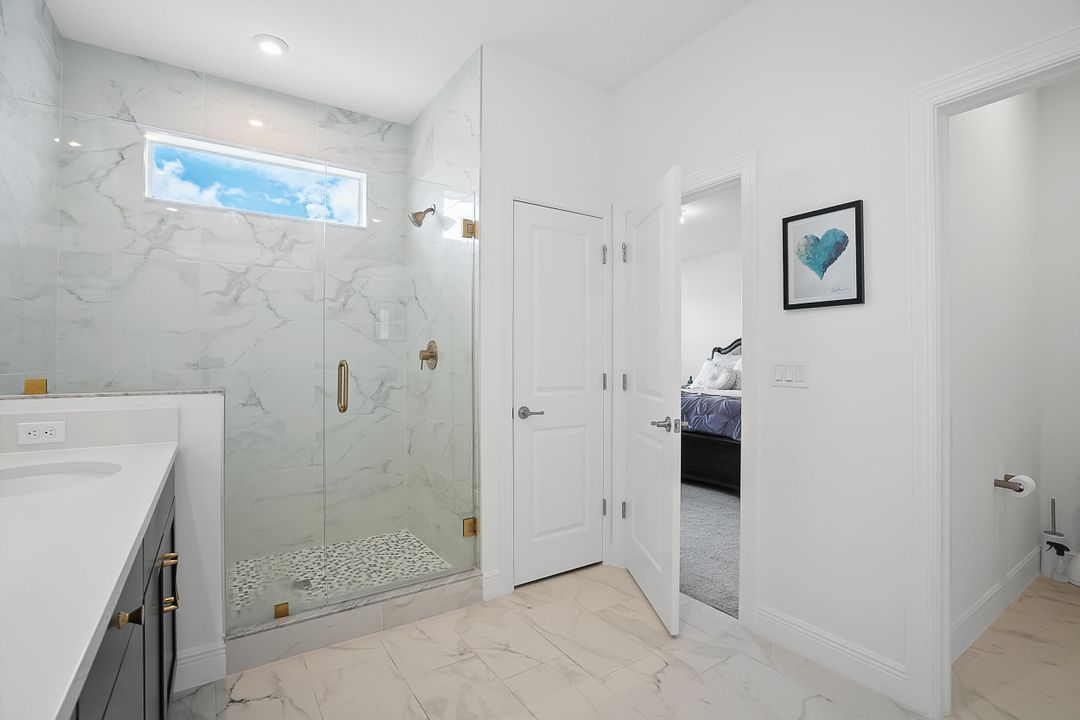 Activo con contrato: $2,995 (3 camas, 2 baños, 1865 Pies cuadrados)