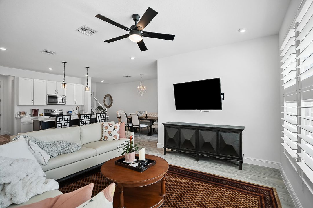 Activo con contrato: $2,995 (3 camas, 2 baños, 1865 Pies cuadrados)