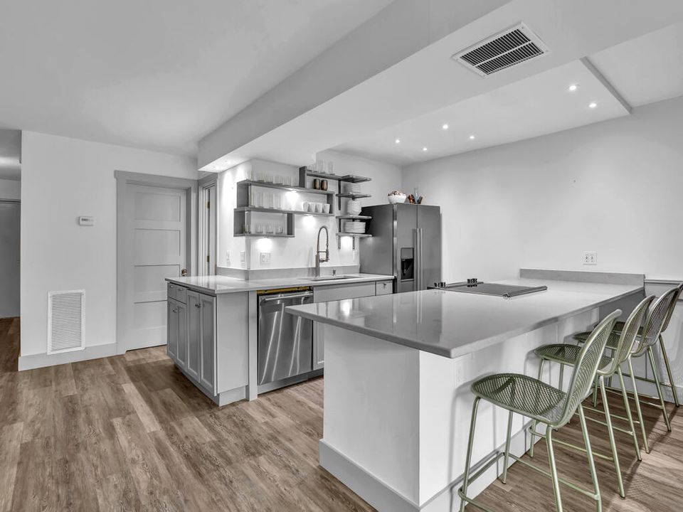 待售: $410,000 (1 贝兹, 1 浴室, 1100 平方英尺)