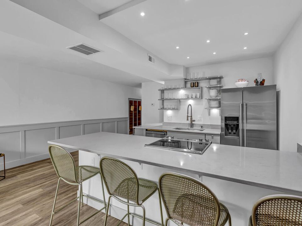 待售: $410,000 (1 贝兹, 1 浴室, 1100 平方英尺)