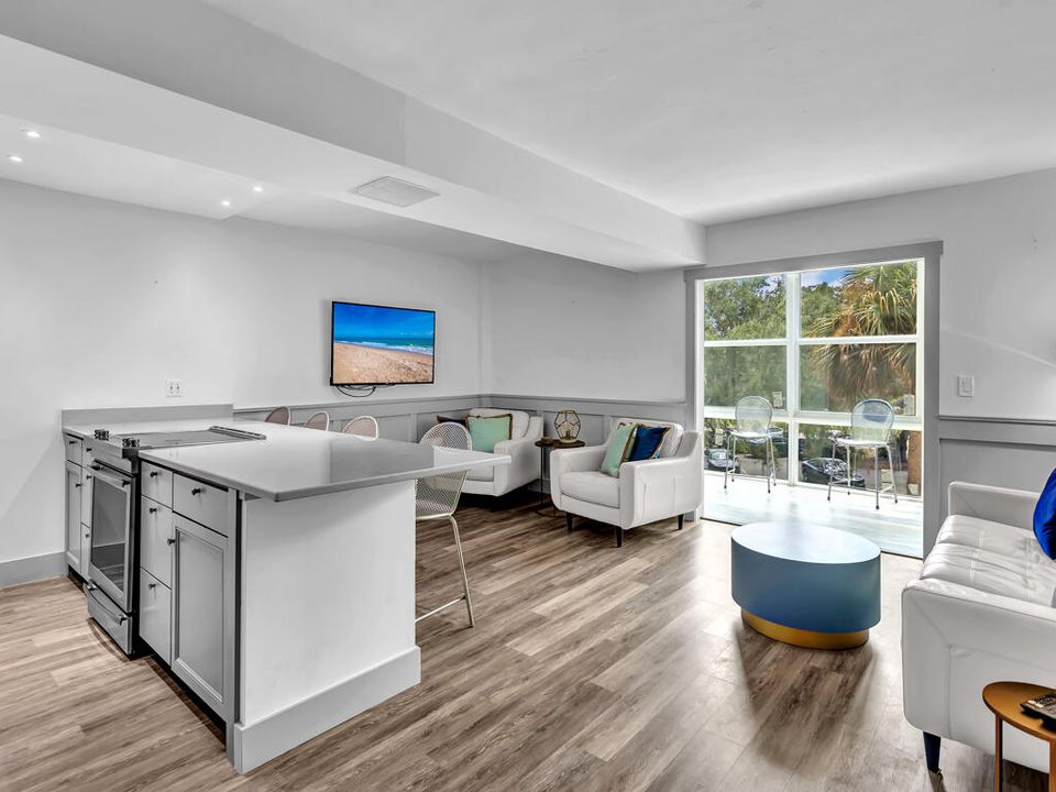 待售: $410,000 (1 贝兹, 1 浴室, 1100 平方英尺)