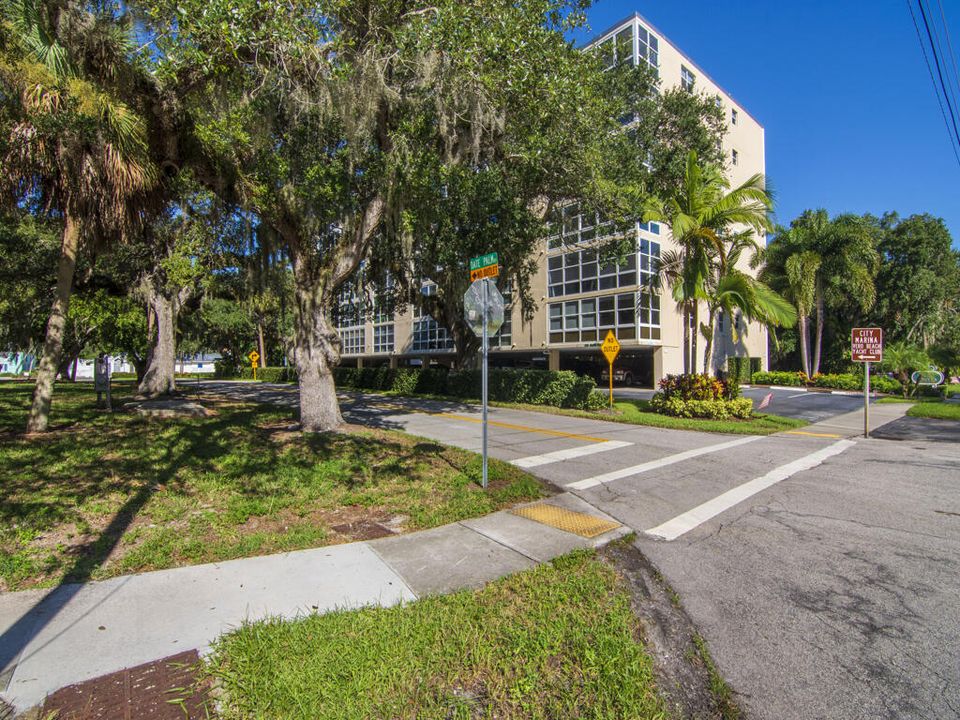 待售: $410,000 (1 贝兹, 1 浴室, 1100 平方英尺)