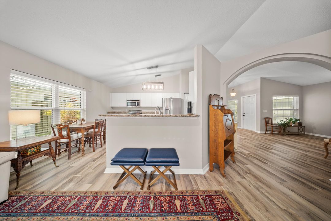 Activo con contrato: $440,000 (3 camas, 2 baños, 1706 Pies cuadrados)