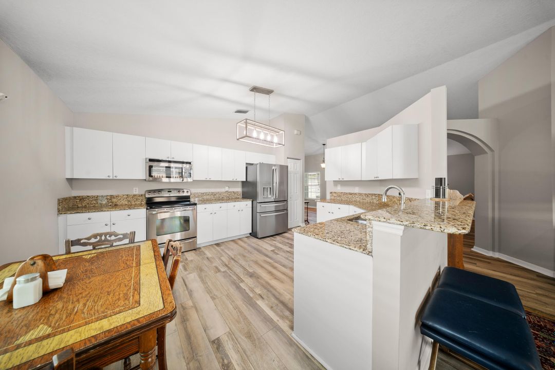 Activo con contrato: $440,000 (3 camas, 2 baños, 1706 Pies cuadrados)