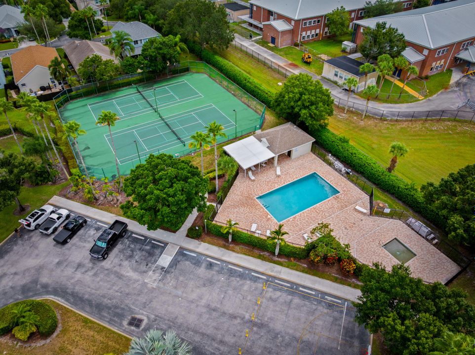 Activo con contrato: $440,000 (3 camas, 2 baños, 1706 Pies cuadrados)